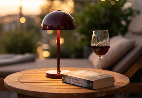 Balkon-einrichten-Ideen-Licht-Lampe