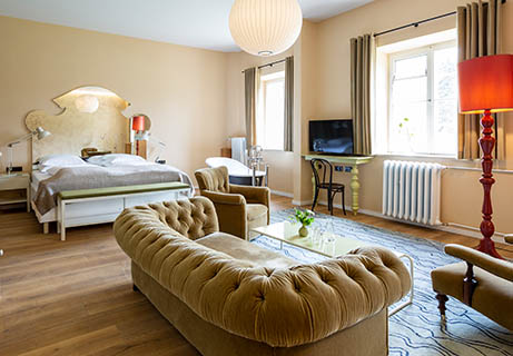 Designhotel-Das-Kranzbach-Zimmer-Bayern-Blue-Wall