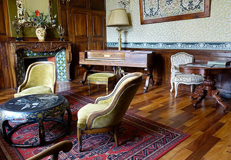 Hotel-Château-Picomtal-Hautes-Alps-Saal-Blue-Wall-Magazin